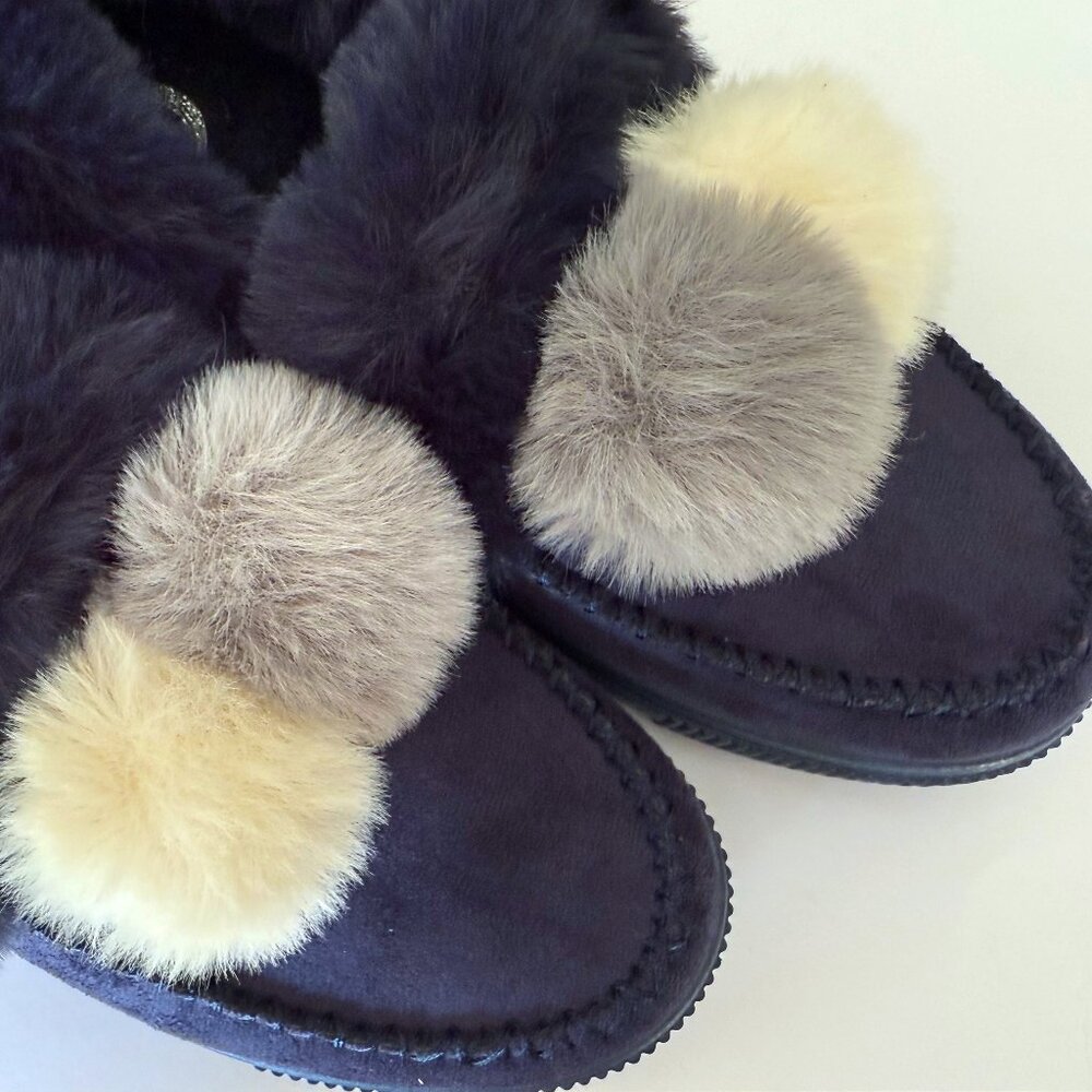 Journey Collection Sunset Navy woman faux fur moccasins with poms